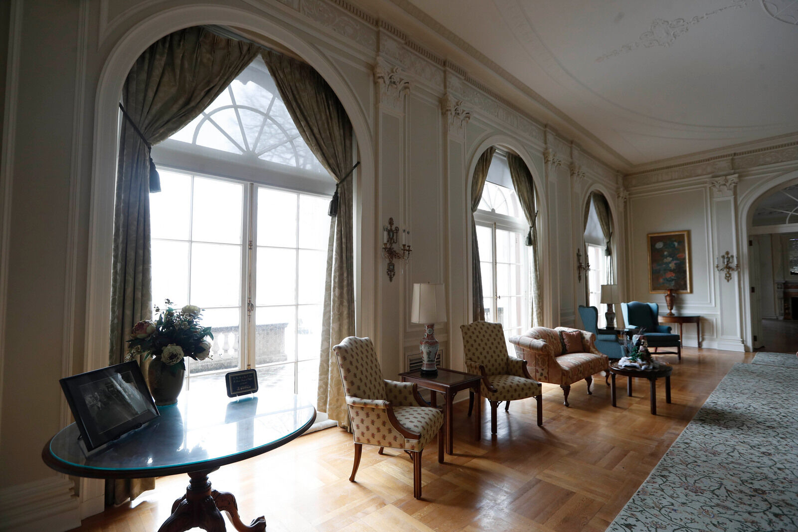 Inside/outside